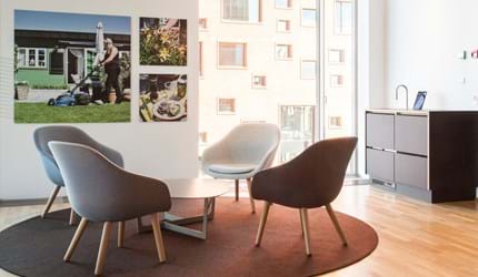 løst tæppe i filt på kontor